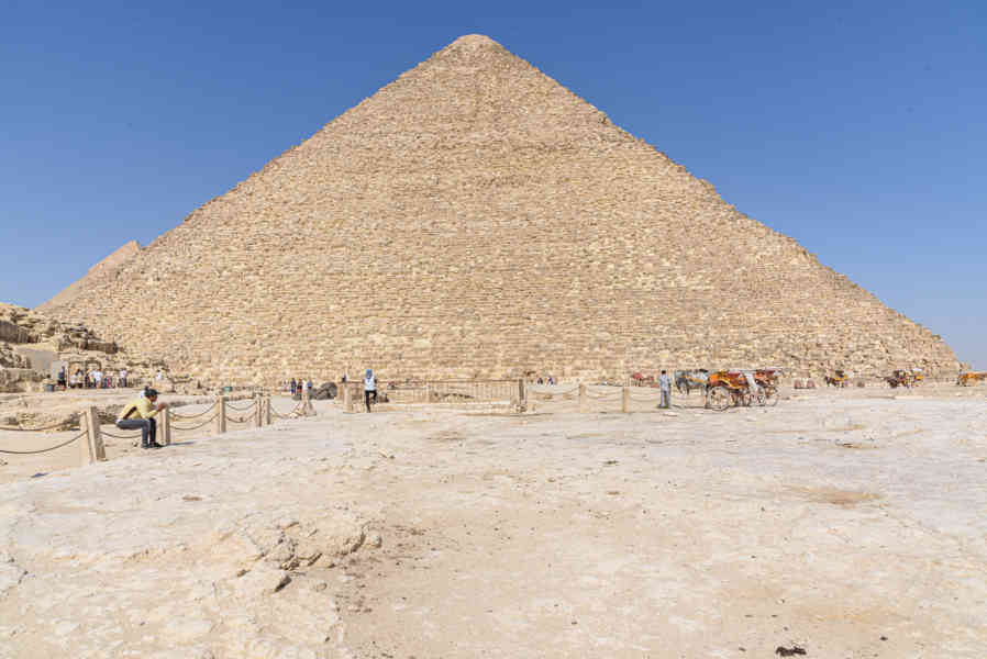 Egipto 005 - necrópolis de El Giza - pirámide de Keops.jpg